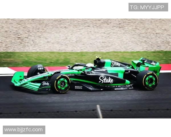 F1赛车与足球明星的精彩交汇瞬间探秘与回顾