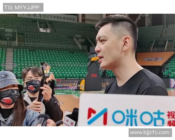足球明星杨鸣的辉煌历程与精彩瞬间全景展示